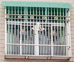 荆州防盗窗选购指南 了解价格与武汉鑫升伟业钢丝绳网的优势