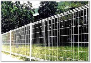 供应卷筒护栏网与压弯护栏网产品报价指南