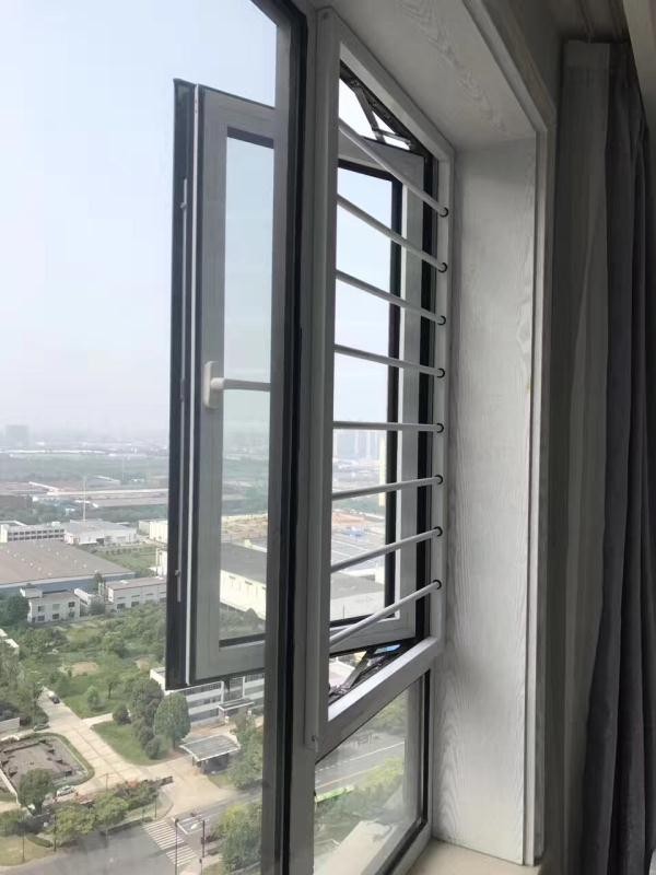 免打孔隐形防盗窗 守护飘窗与阳台的儿童安全新选择
